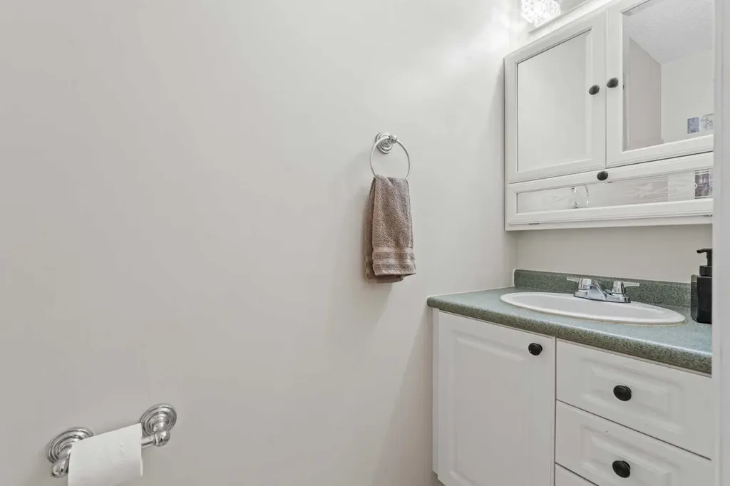 96 Georgian Villas NE Calgary AB T2A 7C6