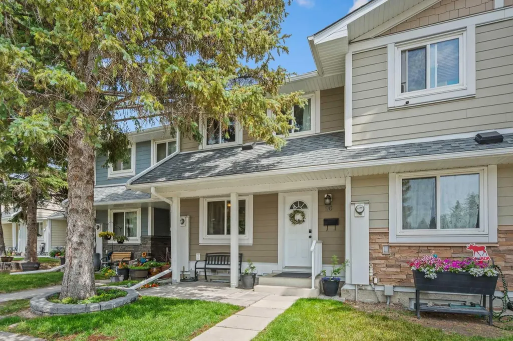 96 Georgian Villas NE Calgary AB T2A 7C6