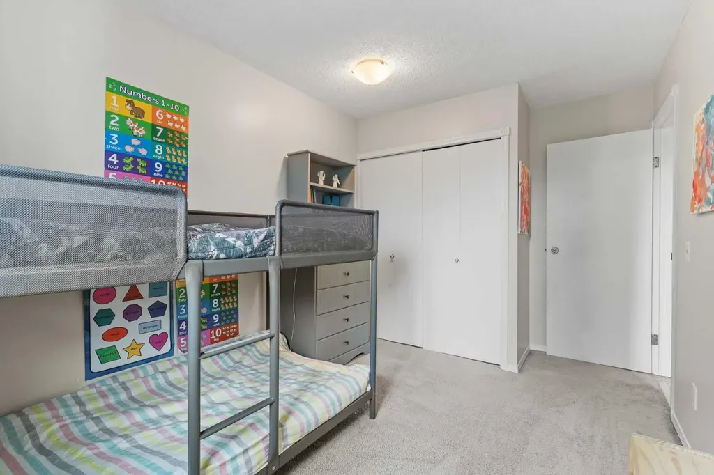 96 Georgian Villas NE Calgary AB T2A 7C6
