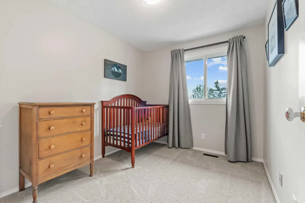 96 Georgian Villas NE Calgary AB T2A 7C6