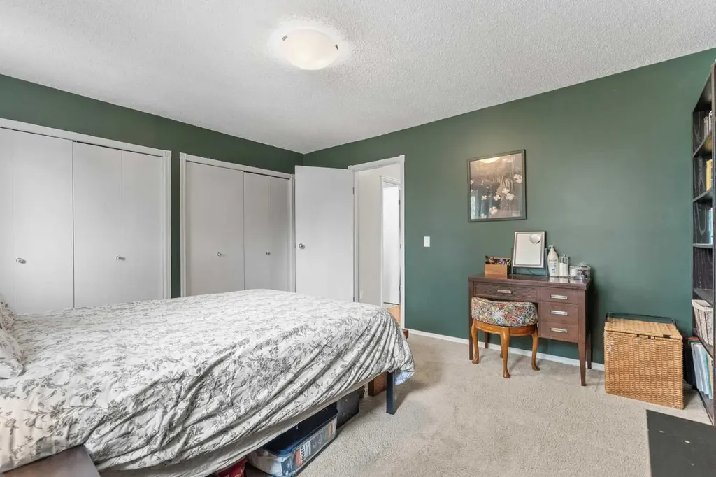 96 Georgian Villas NE Calgary AB T2A 7C6