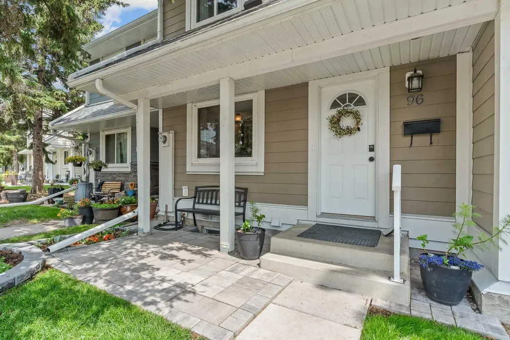 96 Georgian Villas NE Calgary AB T2A 7C6