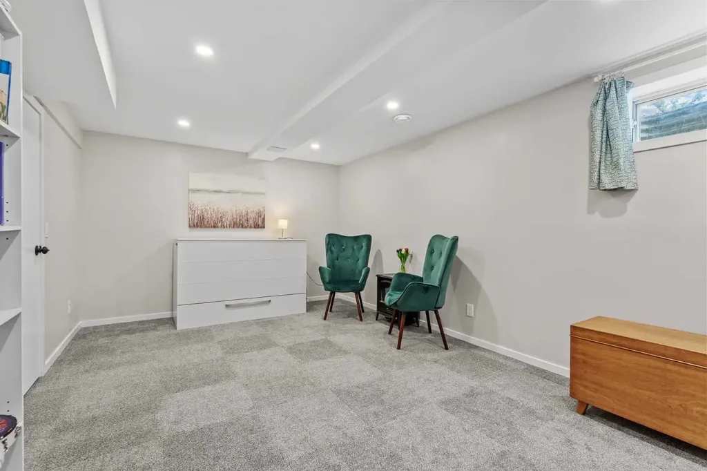 96 Georgian Villas NE Calgary AB T2A 7C6
