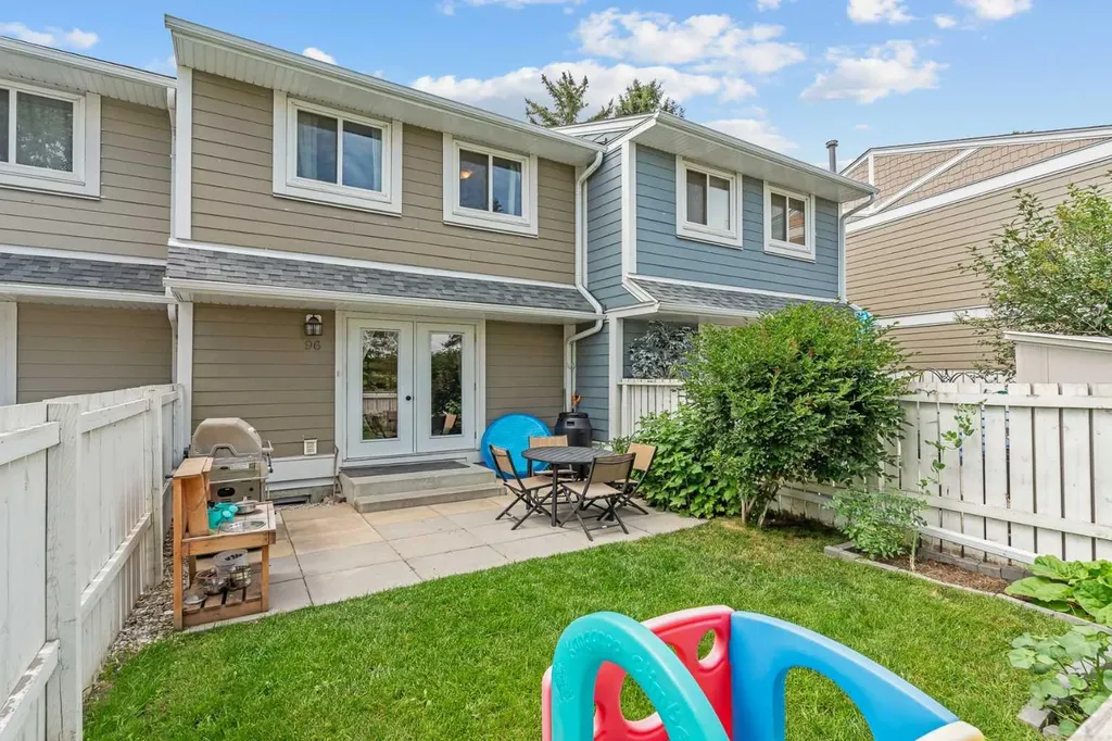 96 Georgian Villas NE Calgary AB T2A 7C6