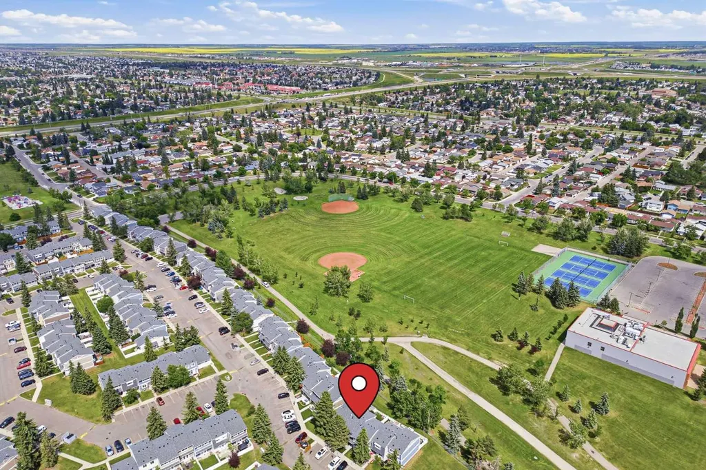 96 Georgian Villas NE Calgary AB T2A 7C6