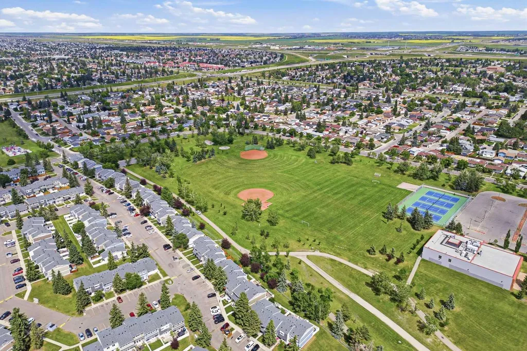96 Georgian Villas NE Calgary AB T2A 7C6