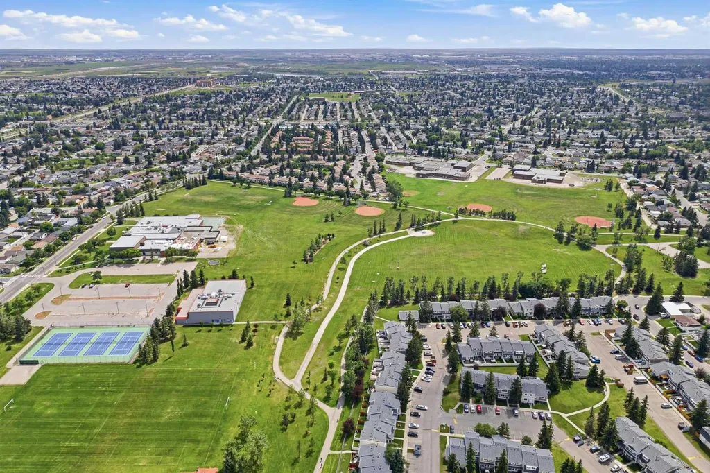 96 Georgian Villas NE Calgary AB T2A 7C6