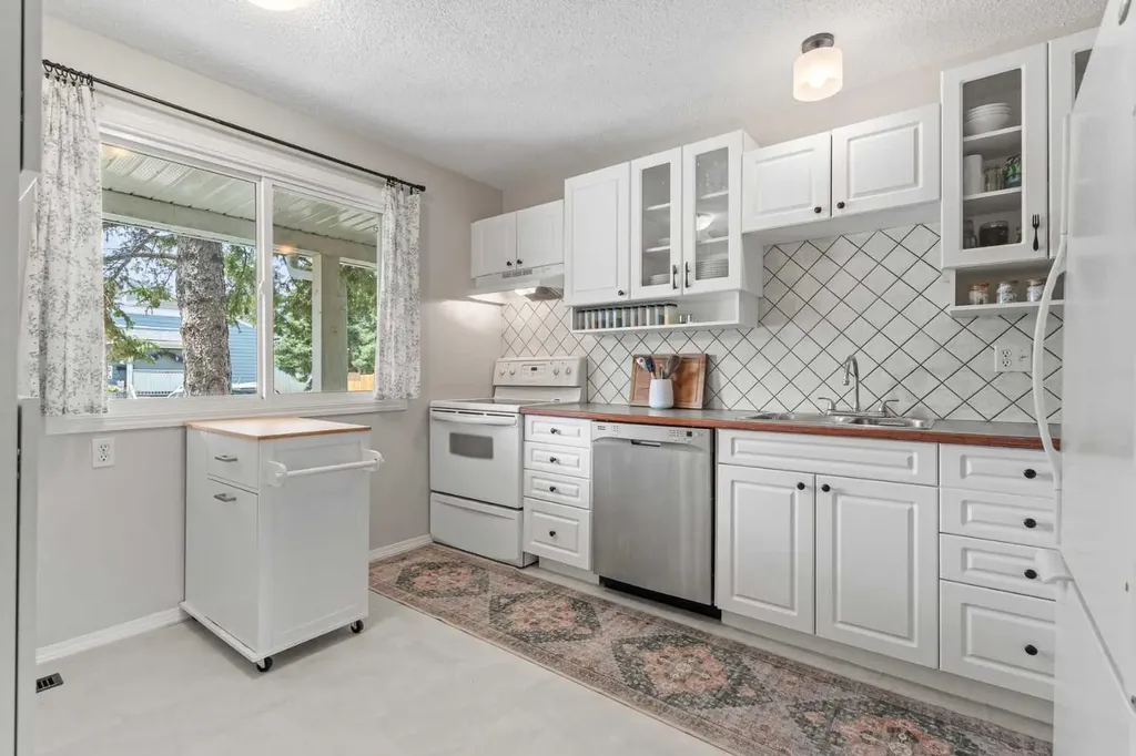 96 Georgian Villas NE Calgary AB T2A 7C6