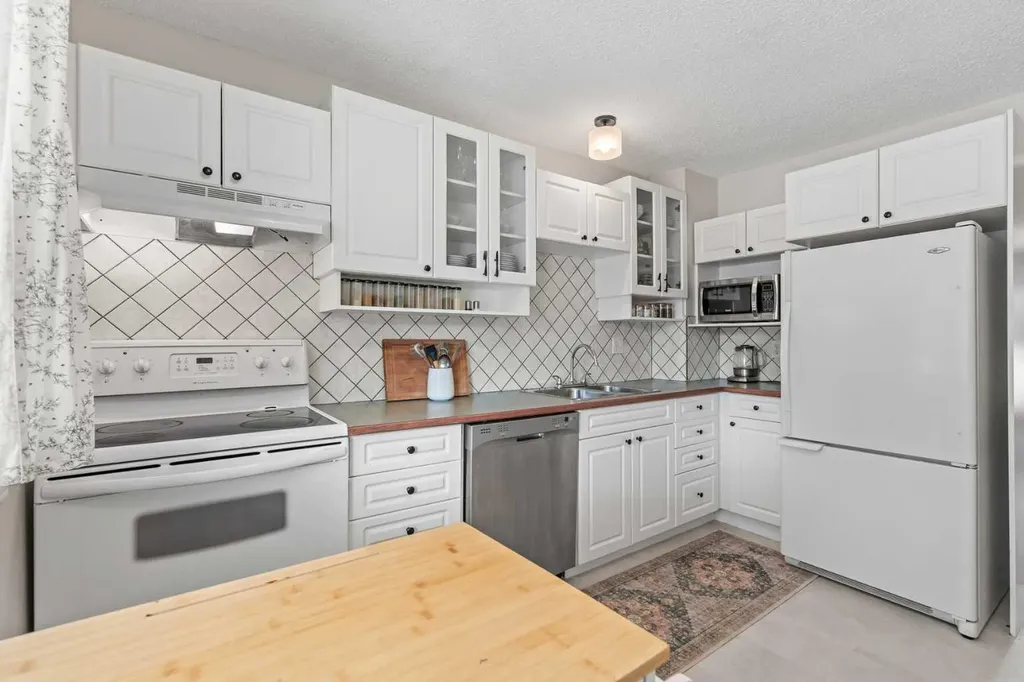 96 Georgian Villas NE Calgary AB T2A 7C6