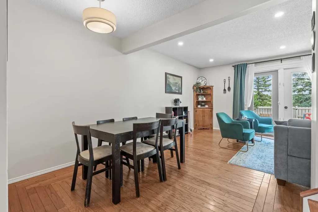 96 Georgian Villas NE Calgary AB T2A 7C6