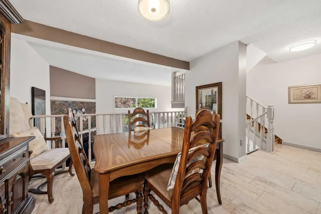 23 Glamis Drive SW Calgary AB T3E 6S3