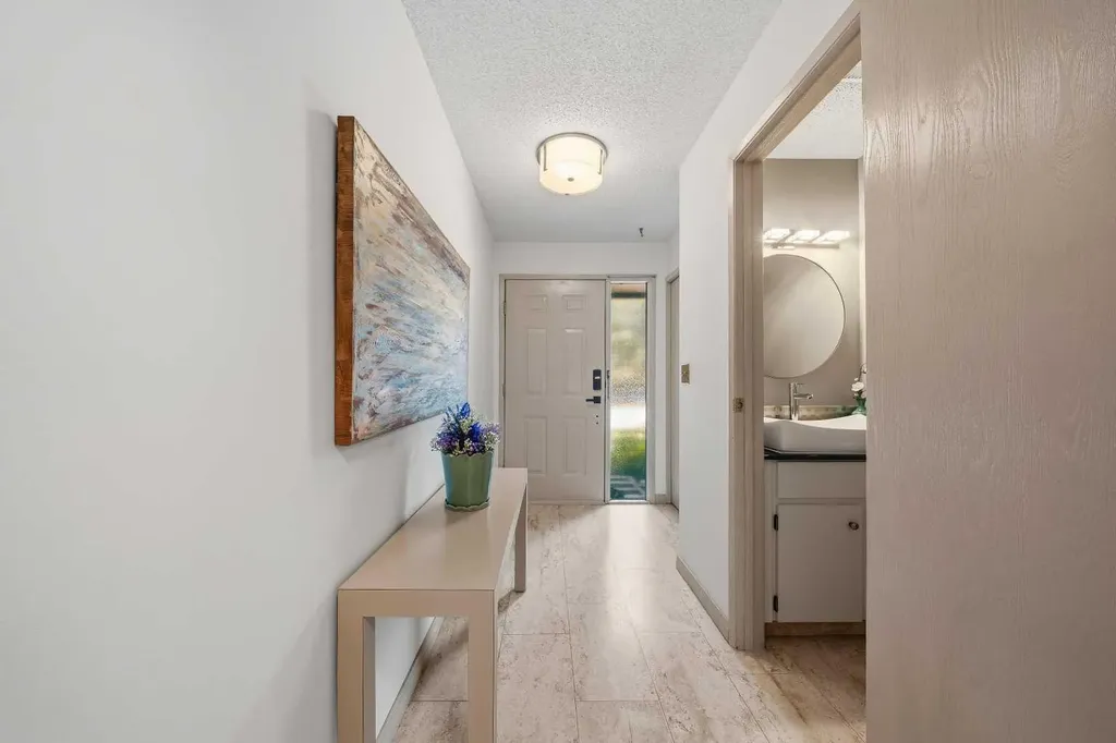 23 Glamis Drive SW Calgary AB T3E 6S3