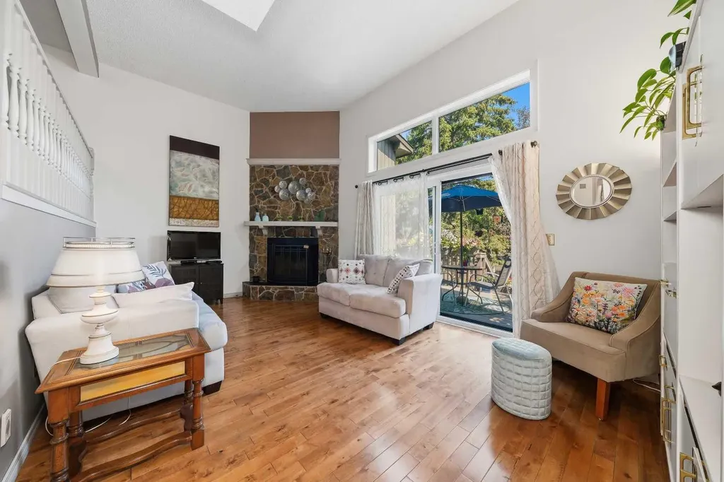 23 Glamis Drive SW Calgary AB T3E 6S3