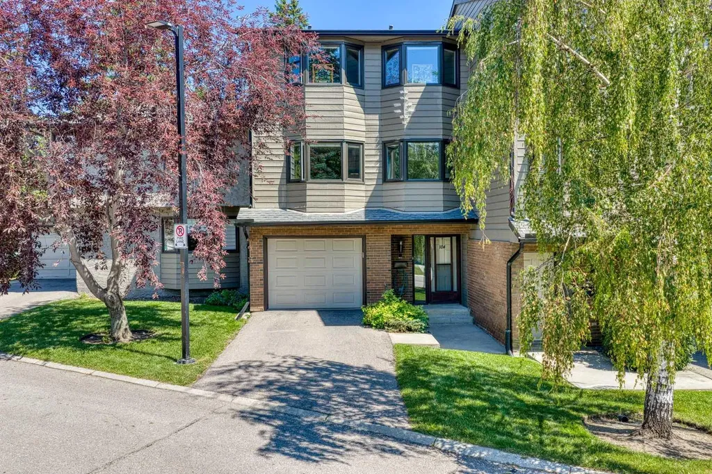 23 Glamis Drive SW Calgary AB T3E 6S3