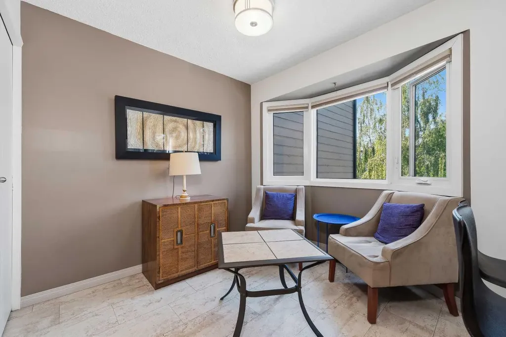 23 Glamis Drive SW Calgary AB T3E 6S3