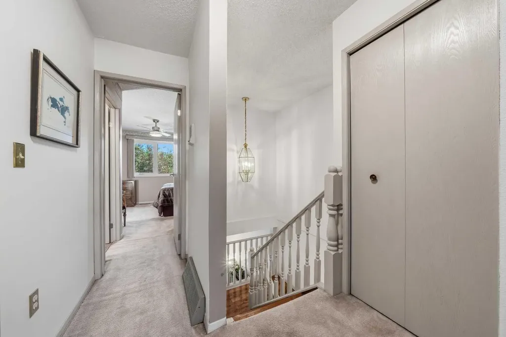 23 Glamis Drive SW Calgary AB T3E 6S3