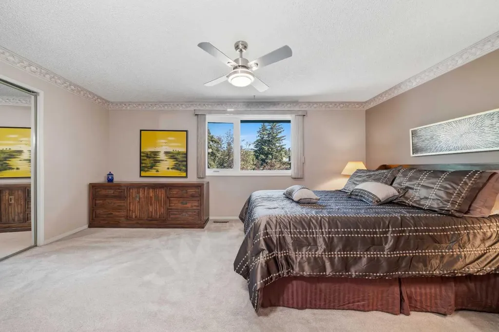 23 Glamis Drive SW Calgary AB T3E 6S3
