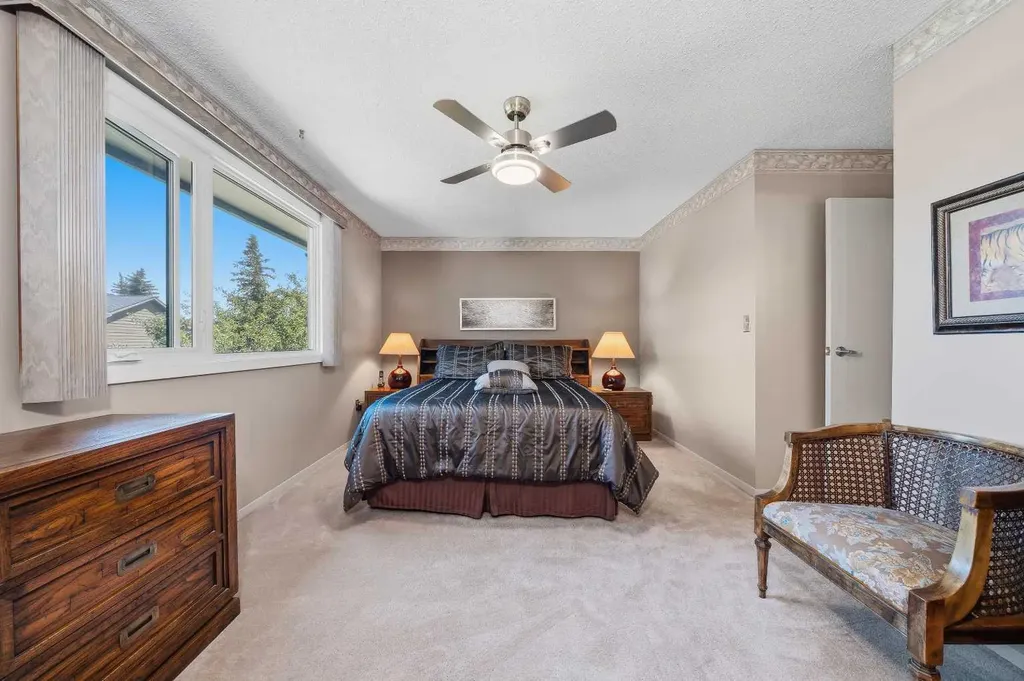 23 Glamis Drive SW Calgary AB T3E 6S3
