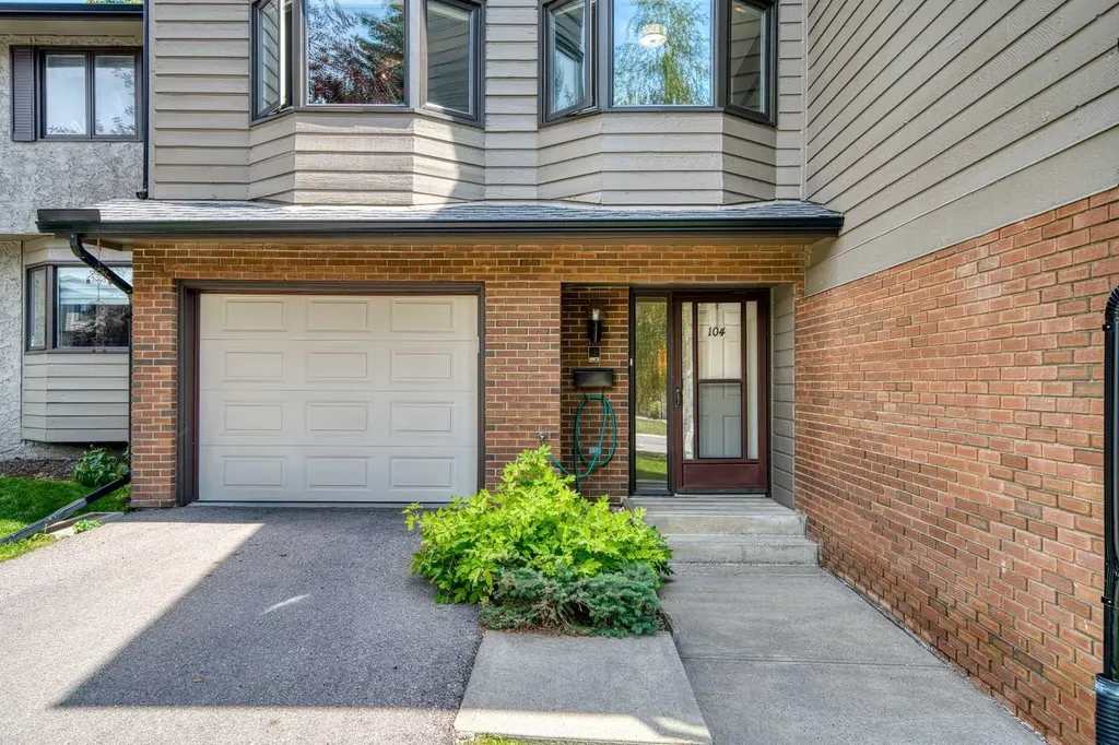23 Glamis Drive SW Calgary AB T3E 6S3