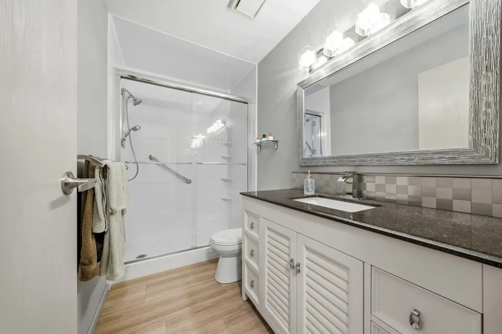 23 Glamis Drive SW Calgary AB T3E 6S3