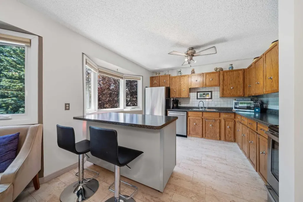 23 Glamis Drive SW Calgary AB T3E 6S3