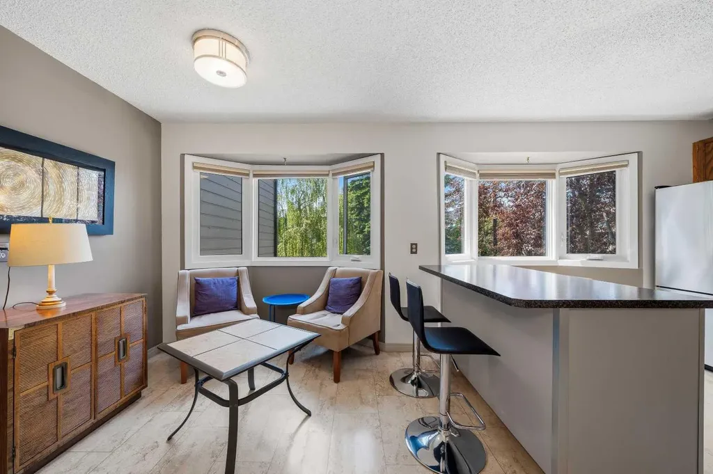 23 Glamis Drive SW Calgary AB T3E 6S3