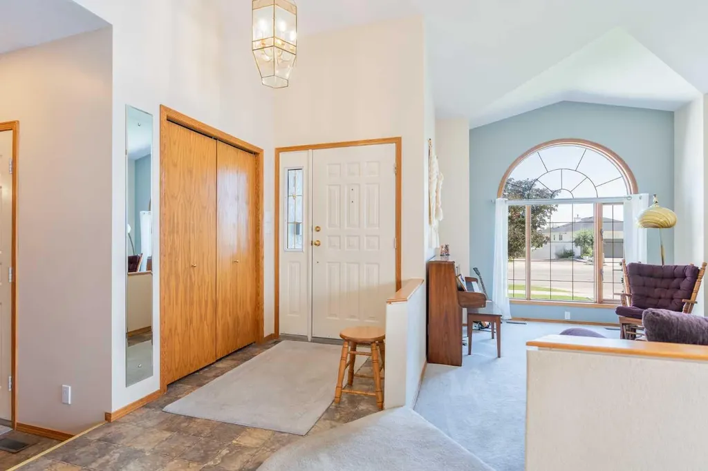 110 Heritage Boulevard W Lethbridge AB T1K 6R9