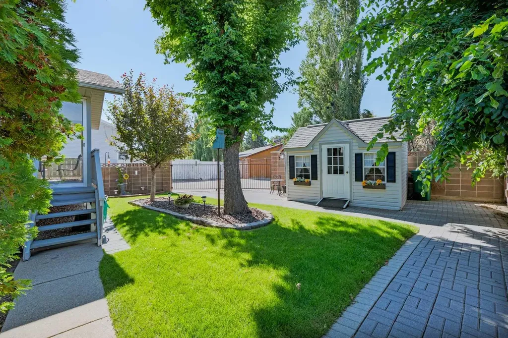 110 Heritage Boulevard W Lethbridge AB T1K 6R9
