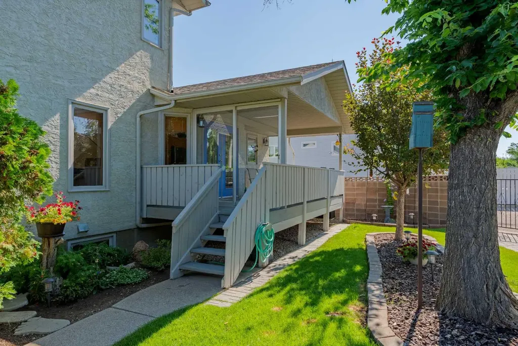 110 Heritage Boulevard W Lethbridge AB T1K 6R9