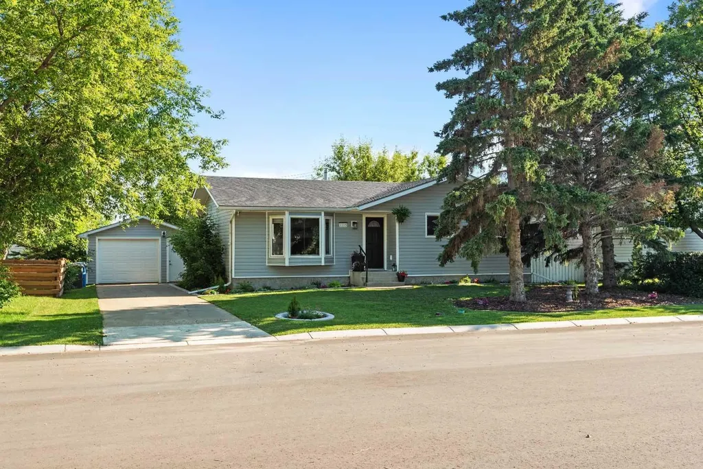 1203 1 Street NE Three Hills AB T0M 2A0