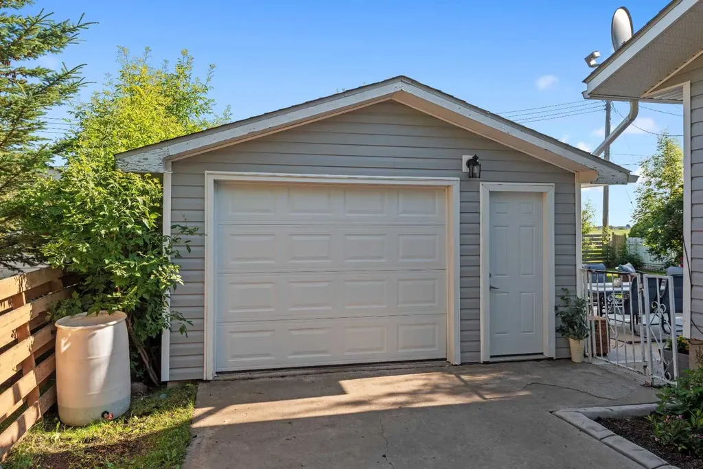 1203 1 Street NE Three Hills AB T0M 2A0