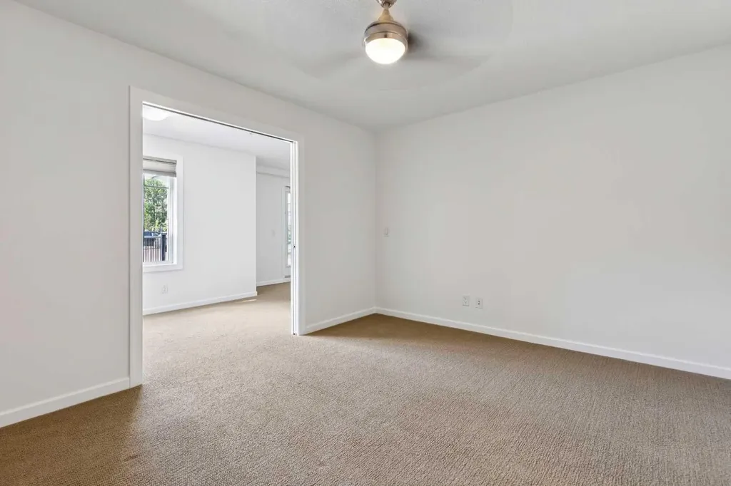 310 Mckenzie Towne Gate SE Calgary AB T2Z 1J4