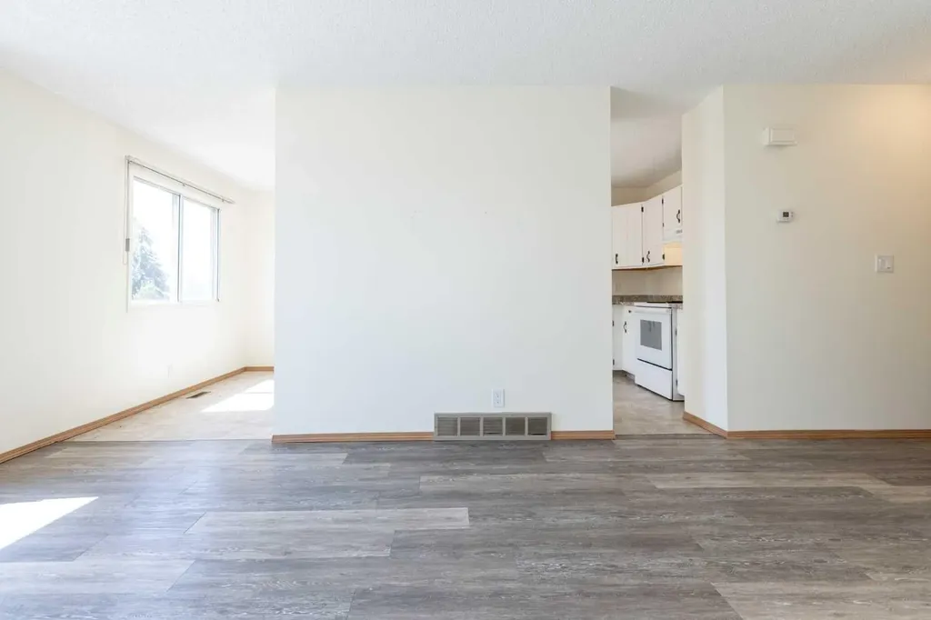 4928 59 Street Innisfail AB T4G 1R8