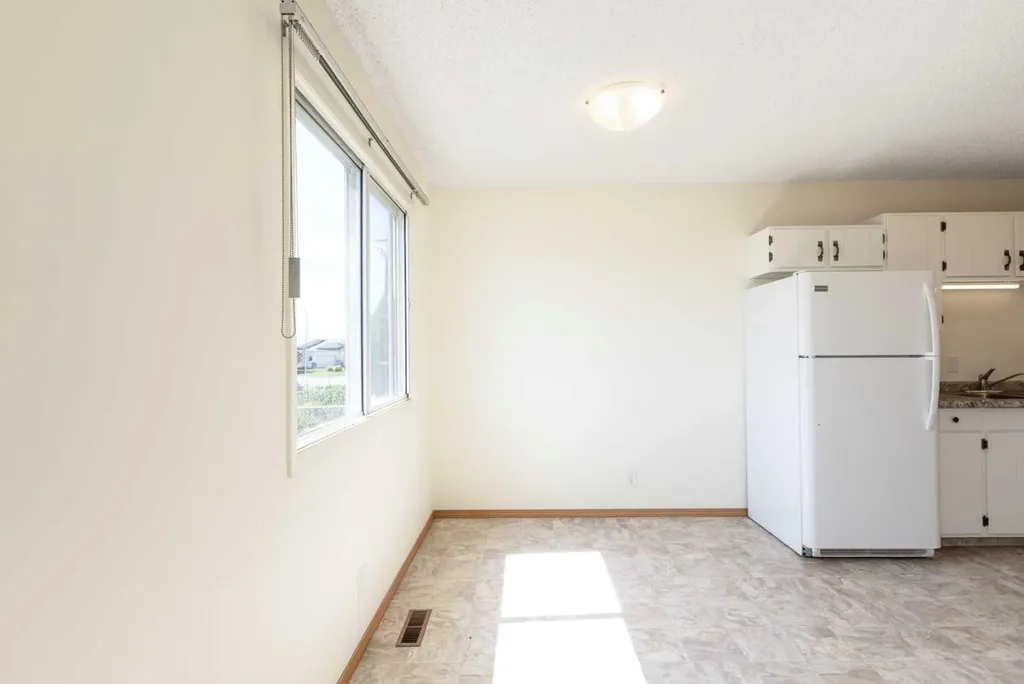 4928 59 Street Innisfail AB T4G 1R8