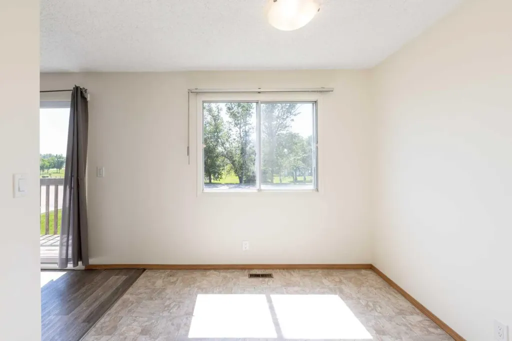4928 59 Street Innisfail AB T4G 1R8