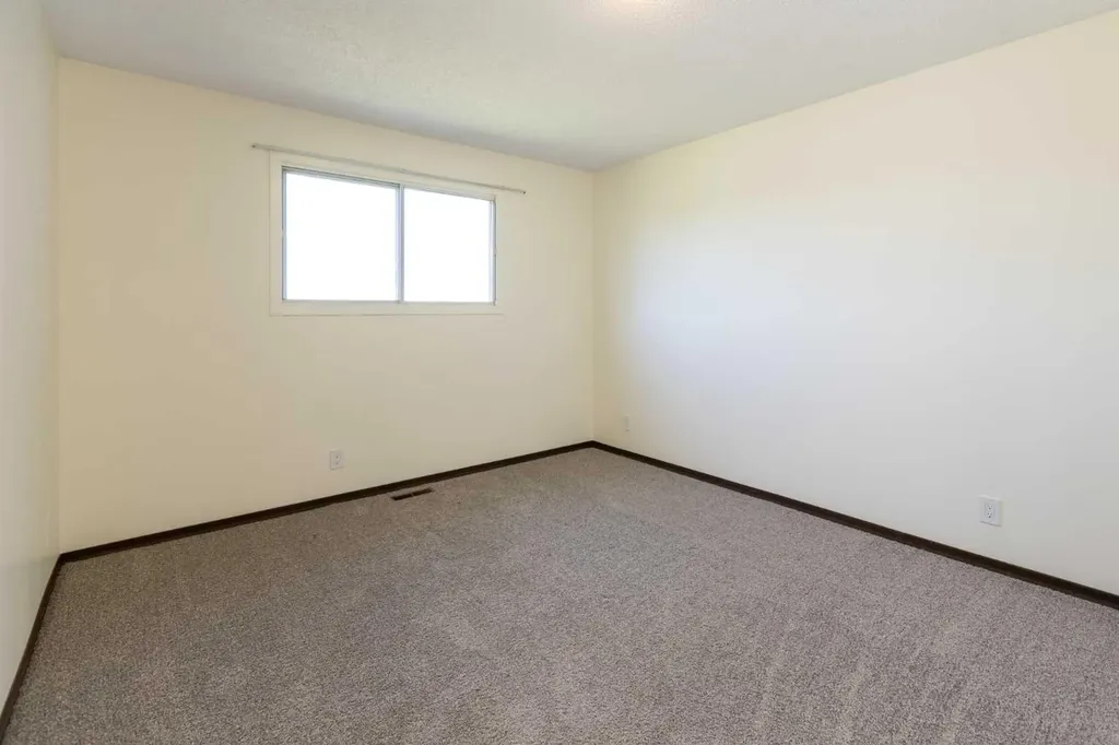 4928 59 Street Innisfail AB T4G 1R8