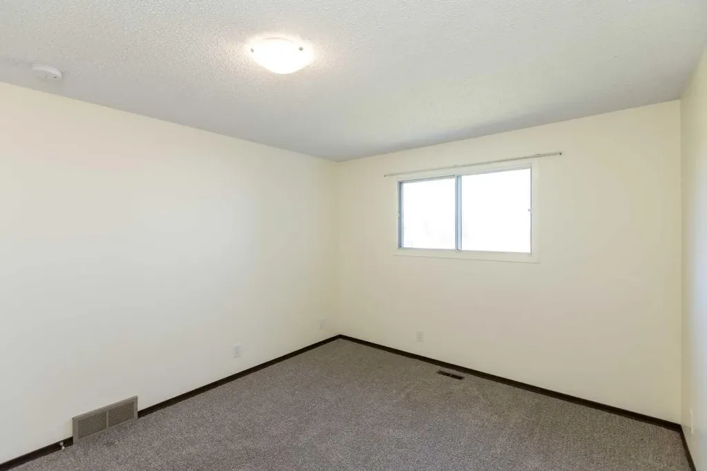4928 59 Street Innisfail AB T4G 1R8