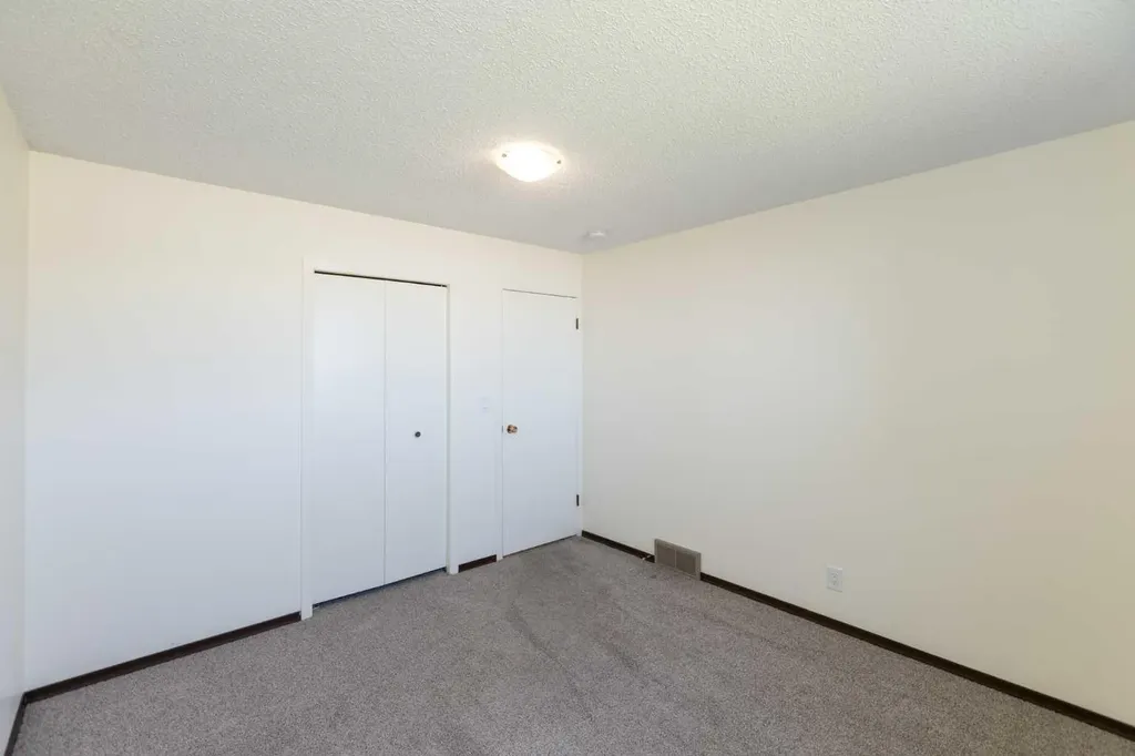 4928 59 Street Innisfail AB T4G 1R8