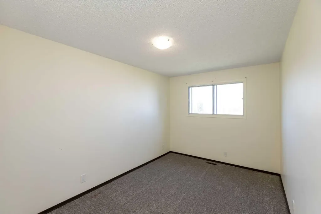 4928 59 Street Innisfail AB T4G 1R8