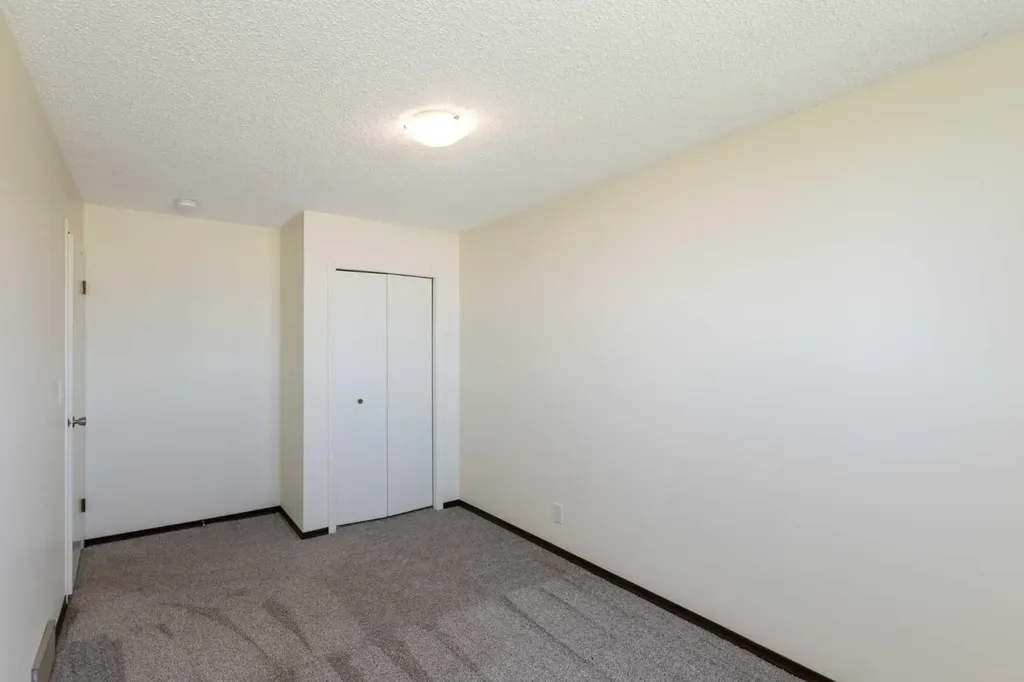 4928 59 Street Innisfail AB T4G 1R8