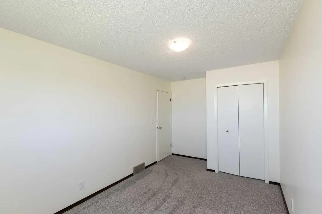 4928 59 Street Innisfail AB T4G 1R8