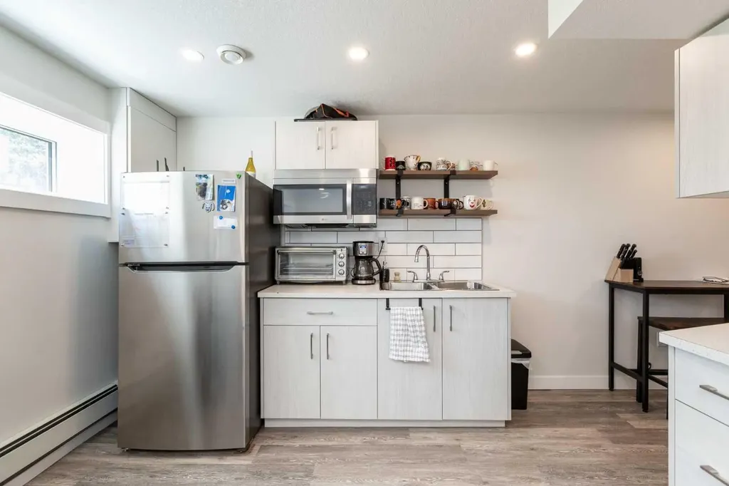 4928 59 Street Innisfail AB T4G 1R8
