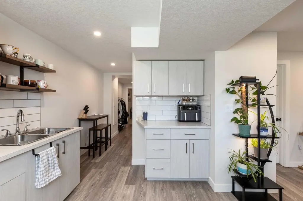4928 59 Street Innisfail AB T4G 1R8