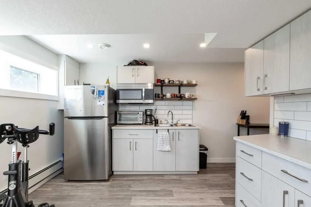 4928 59 Street Innisfail AB T4G 1R8