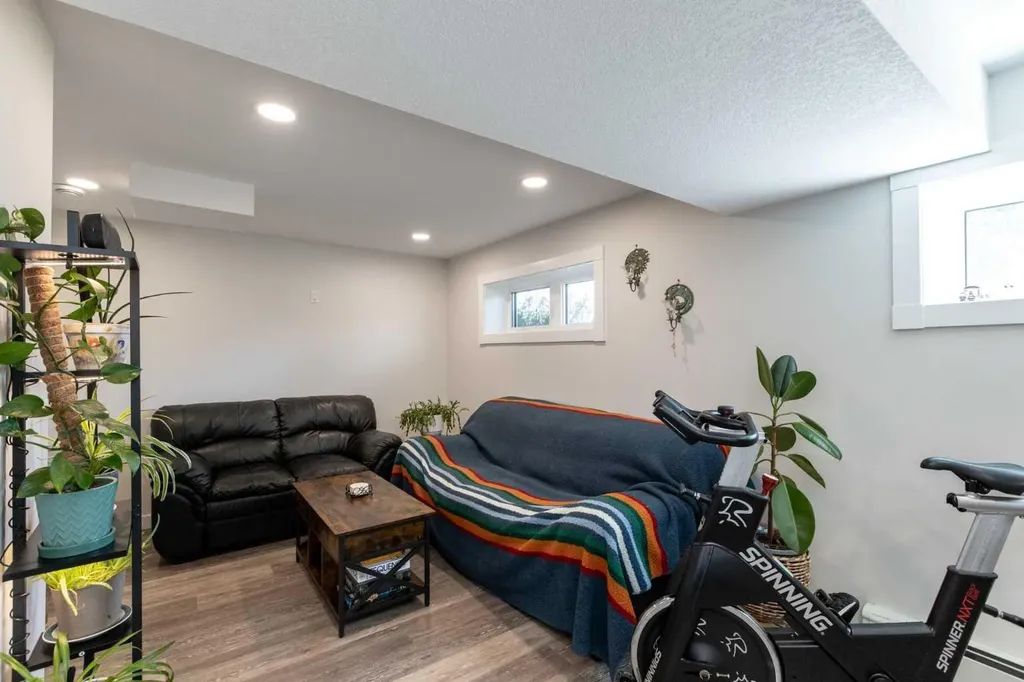 4928 59 Street Innisfail AB T4G 1R8