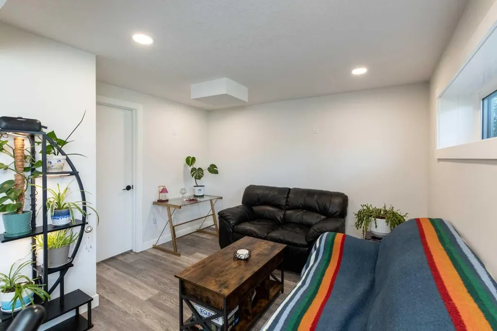 4928 59 Street Innisfail AB T4G 1R8