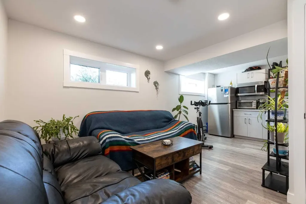 4928 59 Street Innisfail AB T4G 1R8