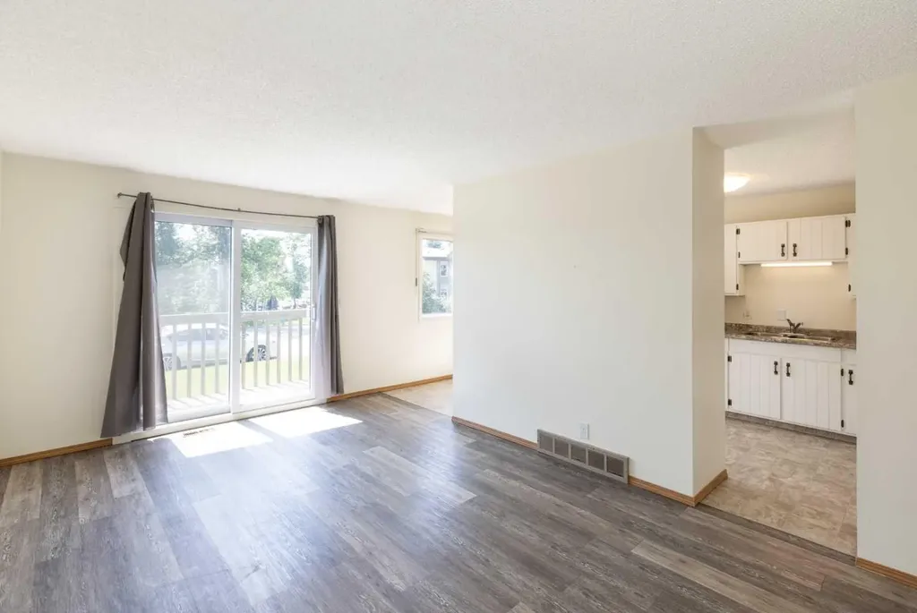 4928 59 Street Innisfail AB T4G 1R8