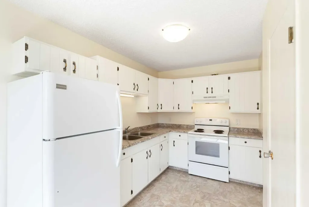 4928 59 Street Innisfail AB T4G 1R8