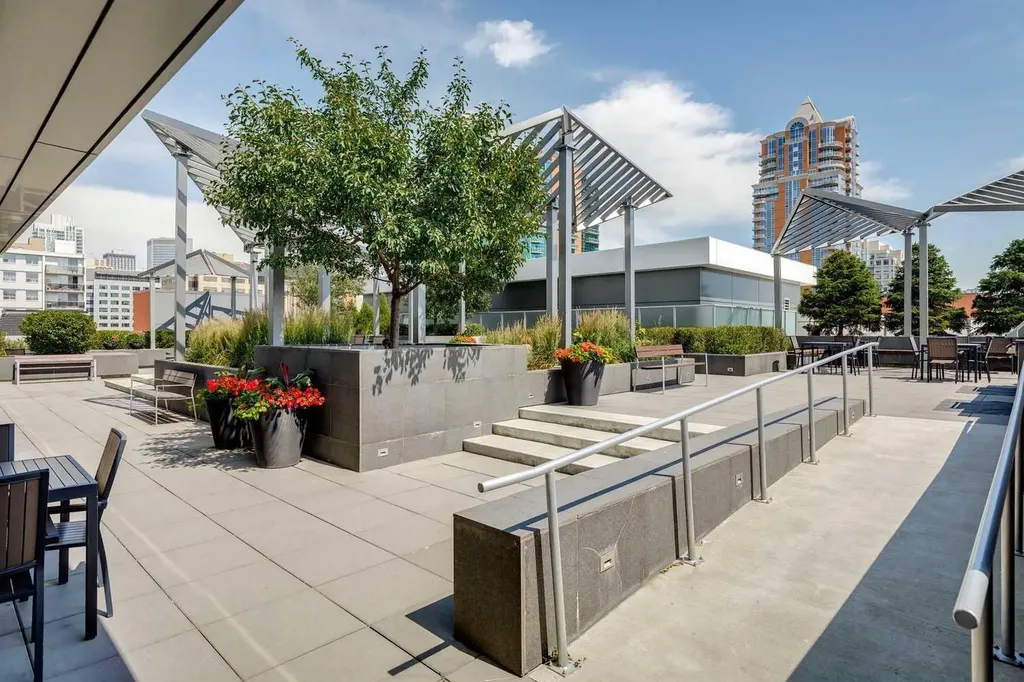 930 16 Avenue SW Calgary AB T2R 1C9